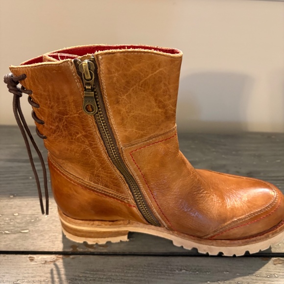 Boots. - Picture 5 of 7